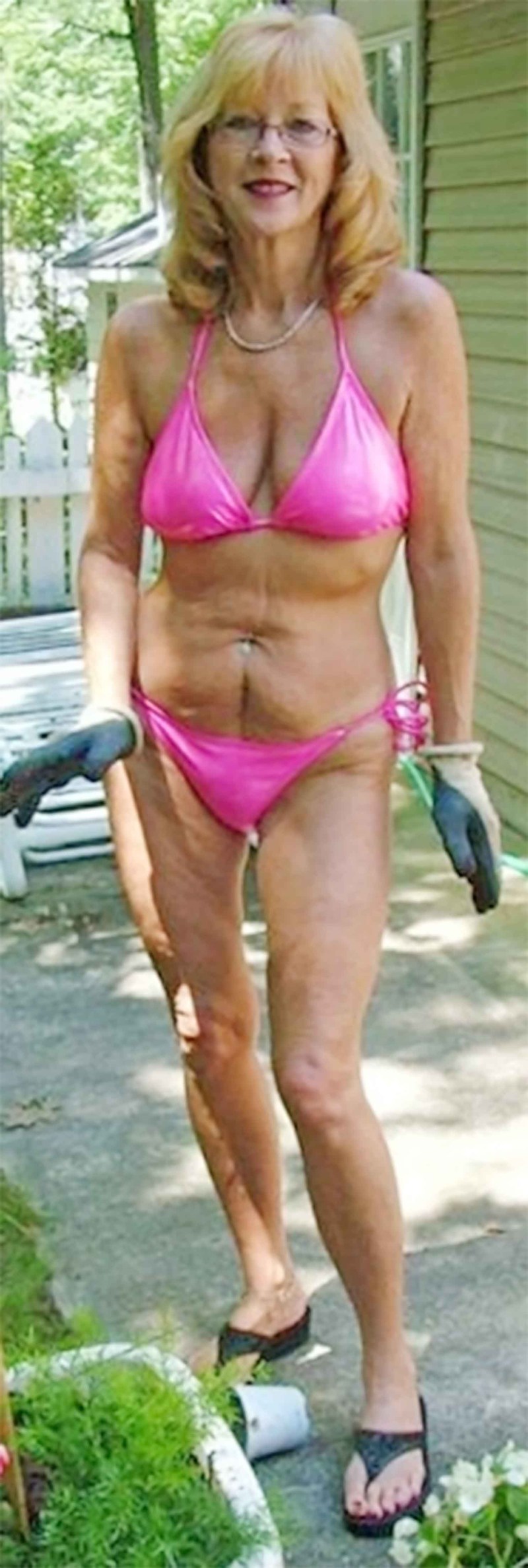 Grandmothers in erotic swimsuits