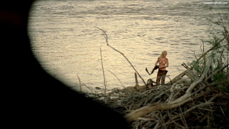 Futanari comics on the bus