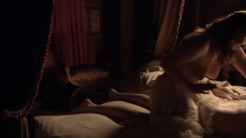 Naked Natalie Dormer in the series Tudora