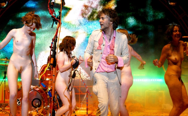 Exposure of actresses on stage