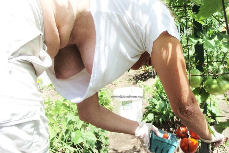 Women in the garden without panties