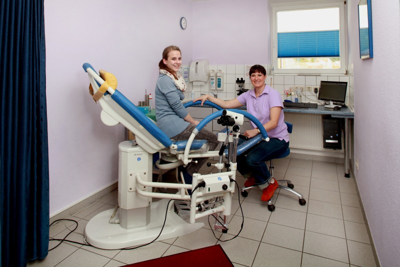 The gynecologist is close -up