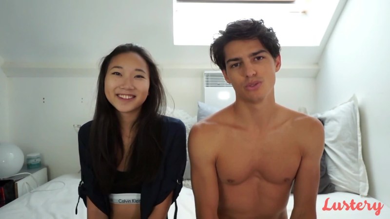 Exhibitionists cum on girls on the beach