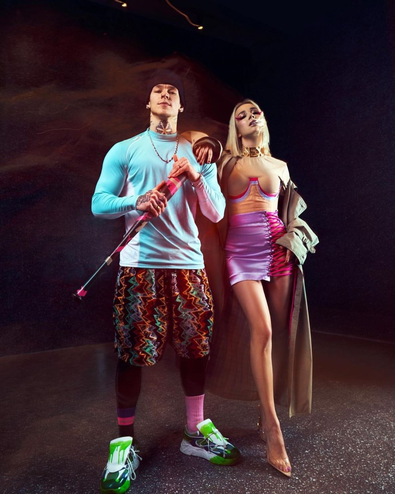 Coca and hands up knockout