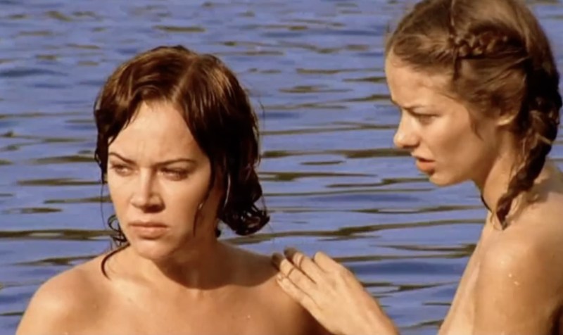 Ekaterina Rednikova hugging the sky