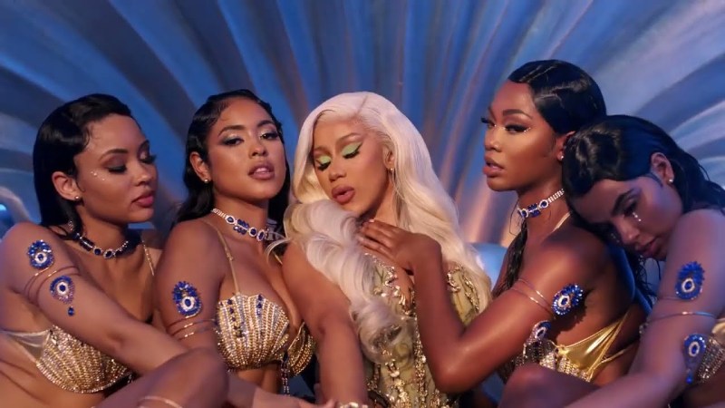 Volvo and Girls Drive2