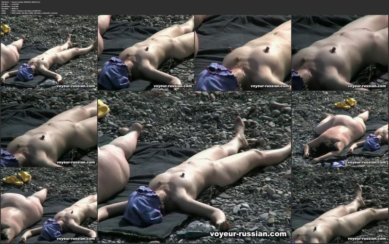 Girls show anus on the beach