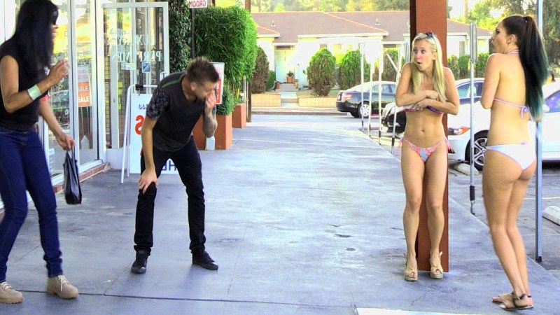 Young girls downsbluz