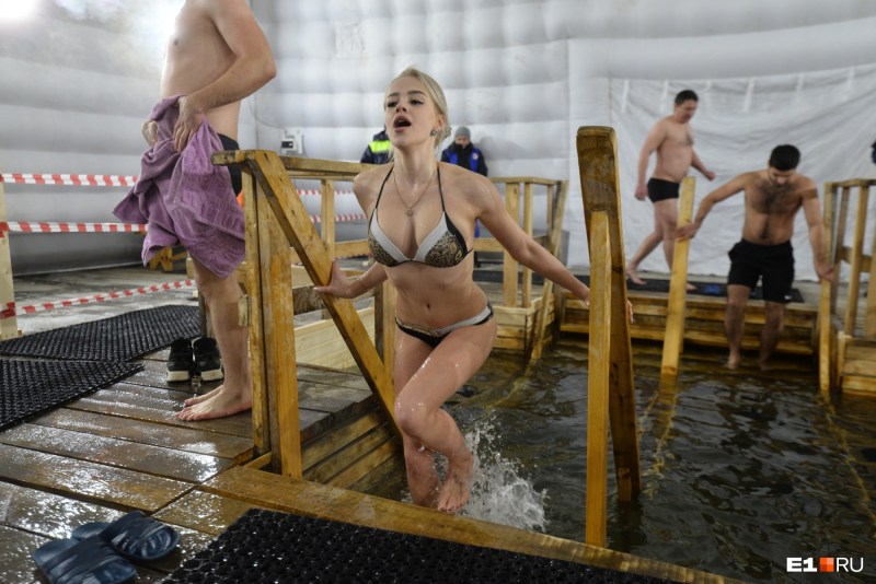 Emily Bloom in the Dildo pussy bath