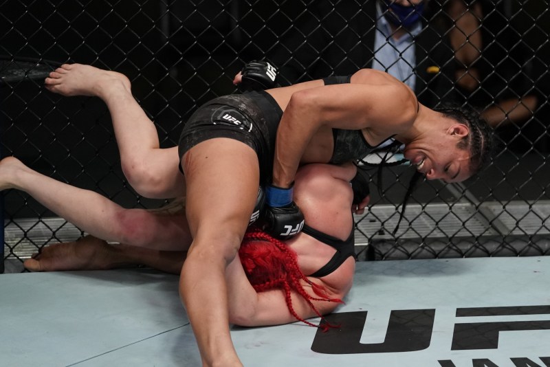 Lesbian battles in the ring