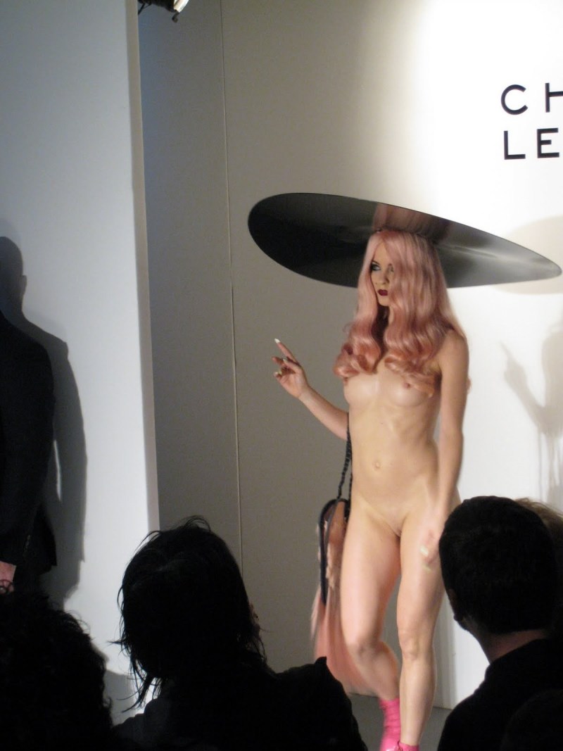 Celebrities without panties