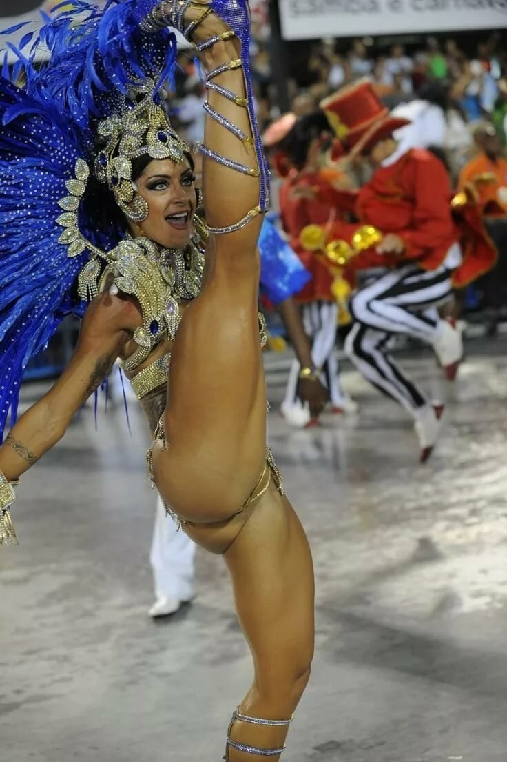 ALINE RISCADO on the carnival
