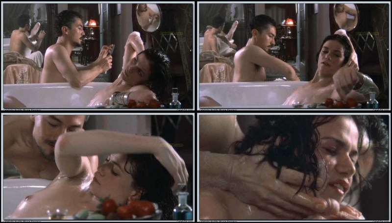 Linda Fiorentino is naked