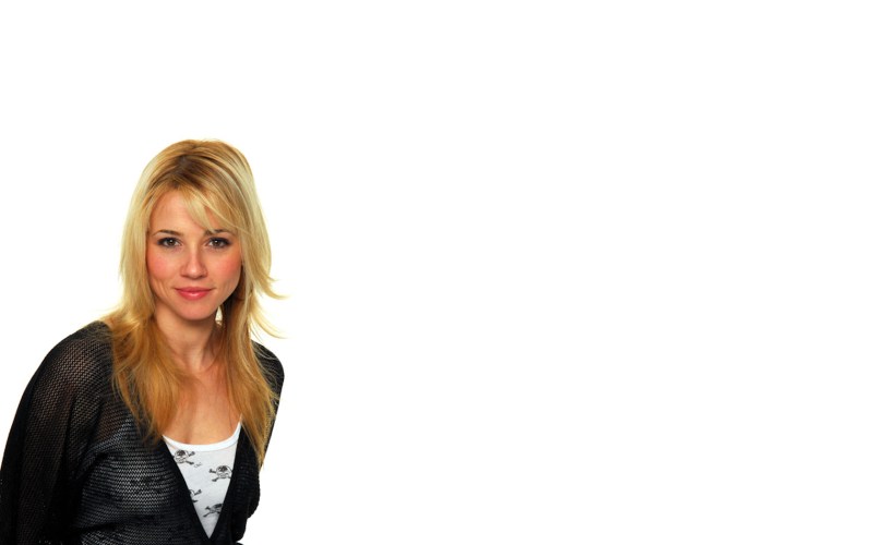 Linda Cardellini Maxim Hot