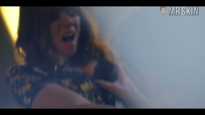 Linda Cardellini bed scenes