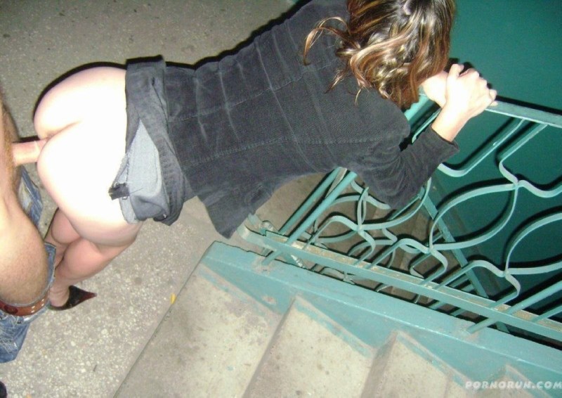 The girl was fucked in the entrance