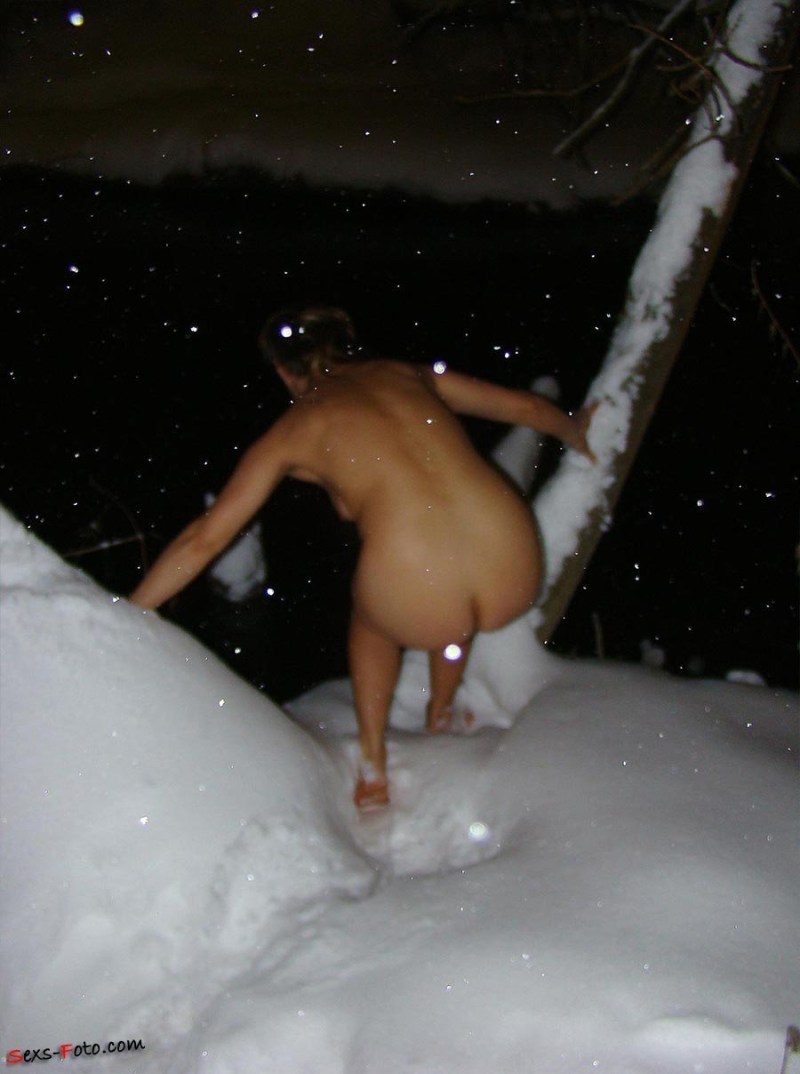 Naked in the hole sucked