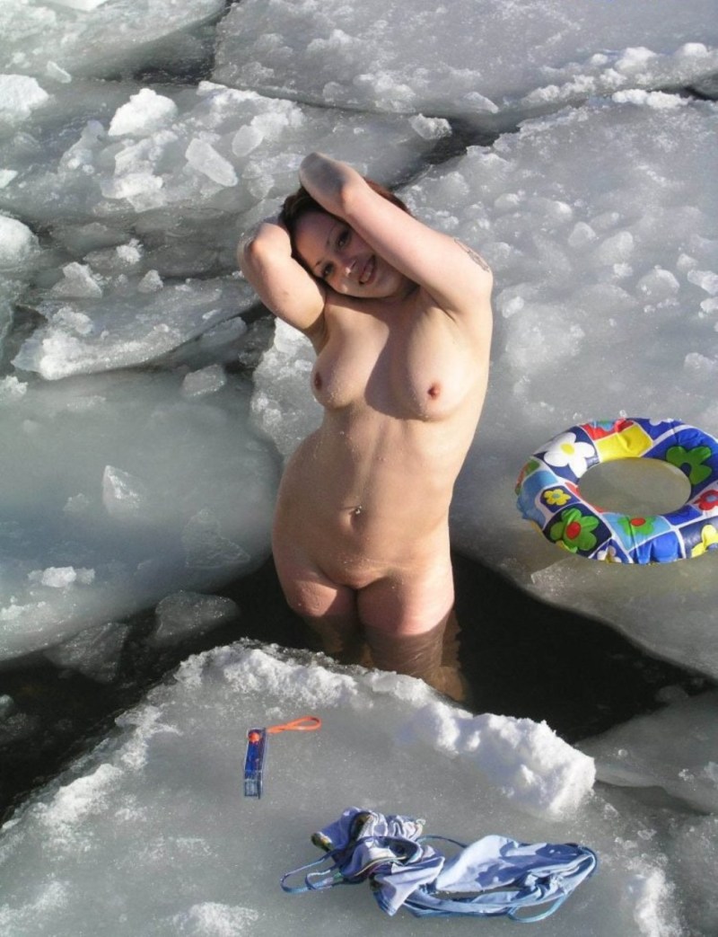 Naked girls bathed in an ice hole