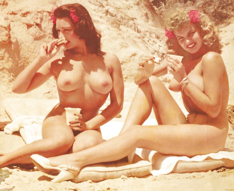 Retro girls nudist