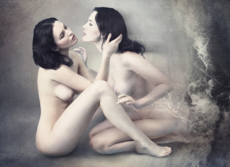 Photo Seeing Lesbian in the style of nude