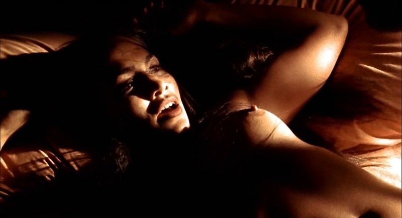 Naked Jennifer Lopez in the movie Turn