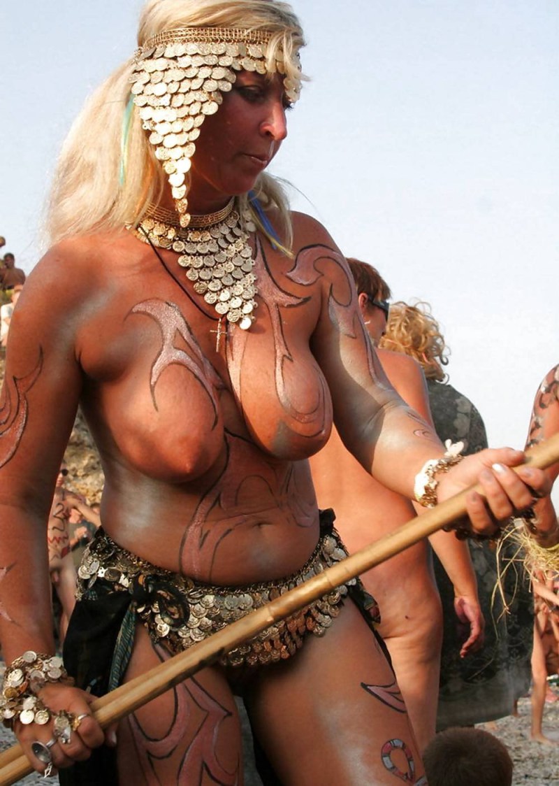 Aborigines women are naked