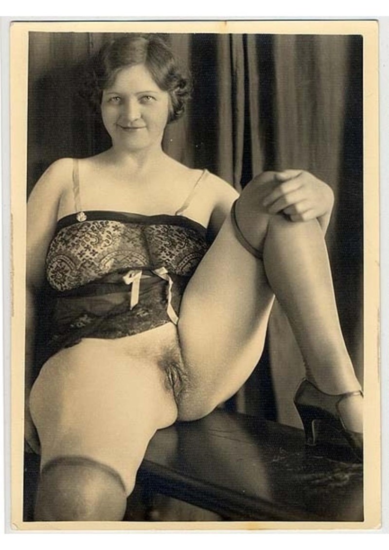 Retro ladies in stockings without panties