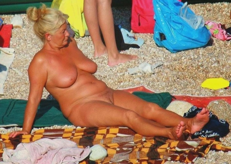 Elderly without panties on the beach