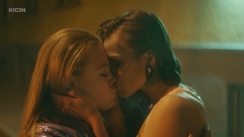 Lesbian kiss of Stasi Miloslavskaya with Anastasia Martin
