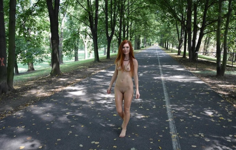 Girl walks down the street without panties