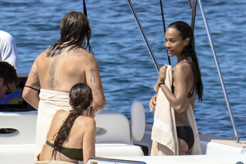 Zoe Saldana Topless