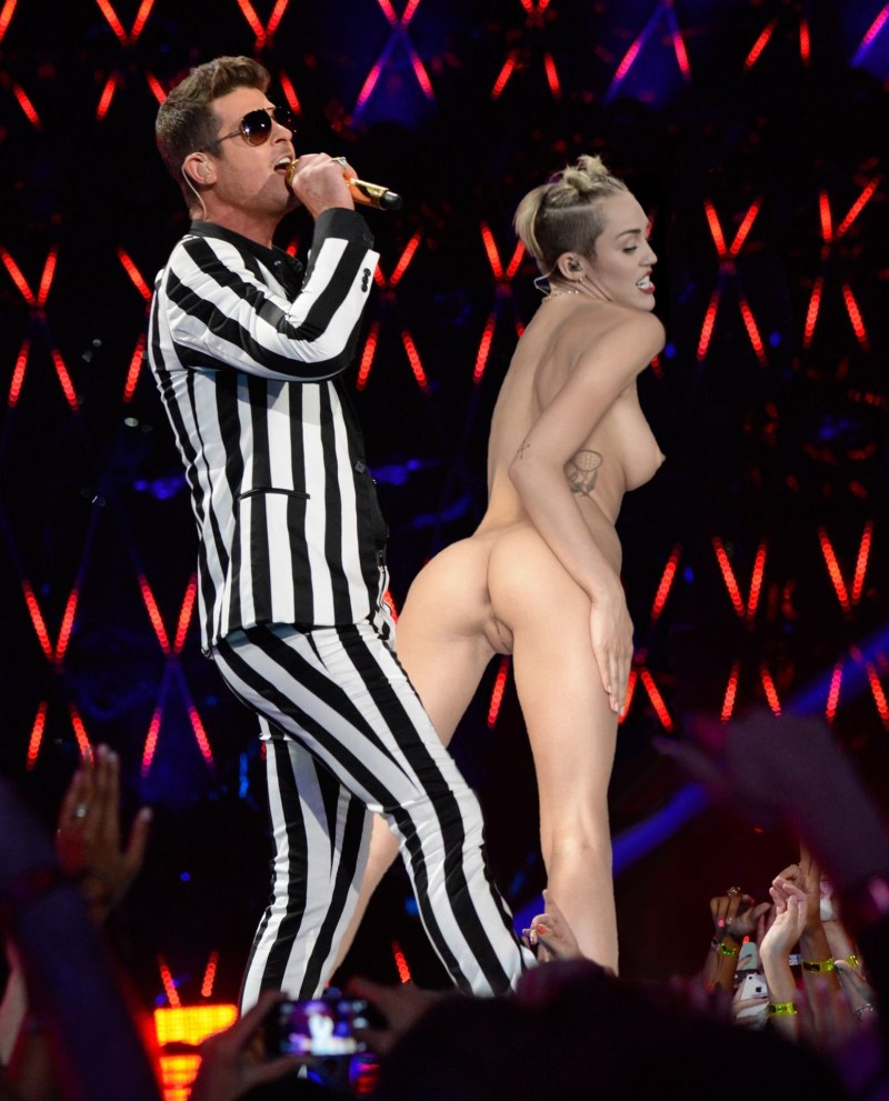 Miley Cyrus Naked on stage