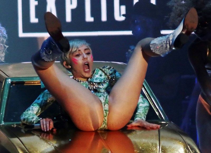 Miley Cyrus Vagina at a concert