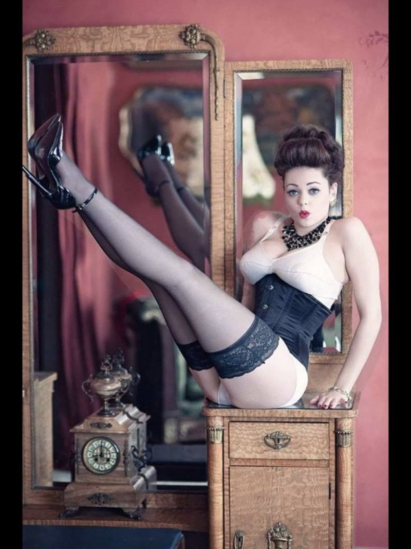 Erotic photo shoot in retro style