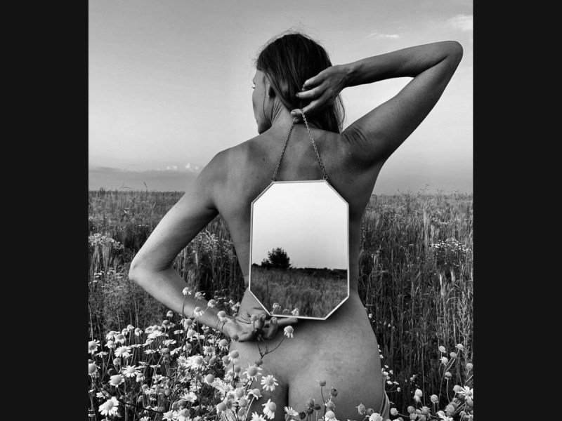 Naked love of Tolkalina in the field