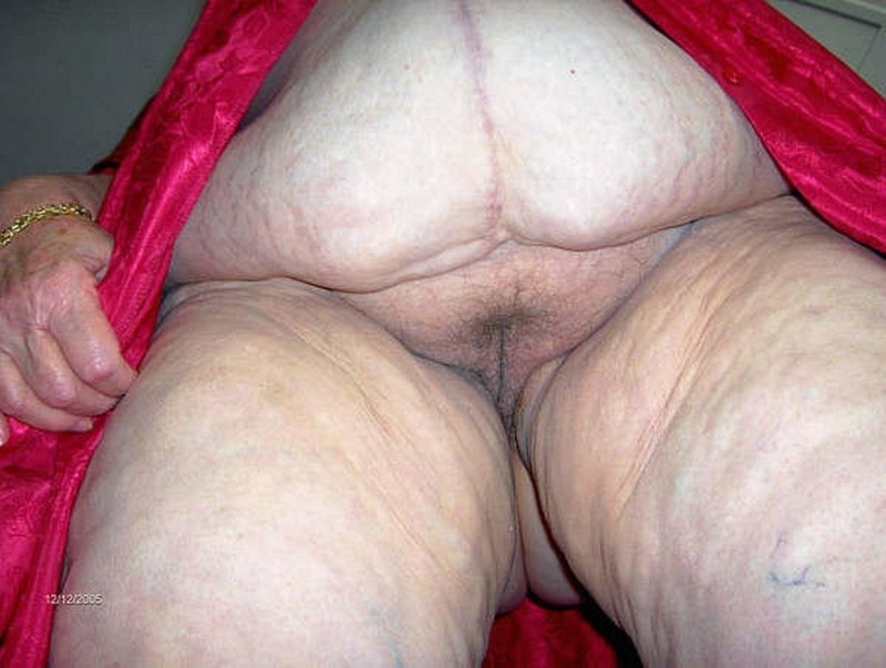 Old thick grandmothers without panties