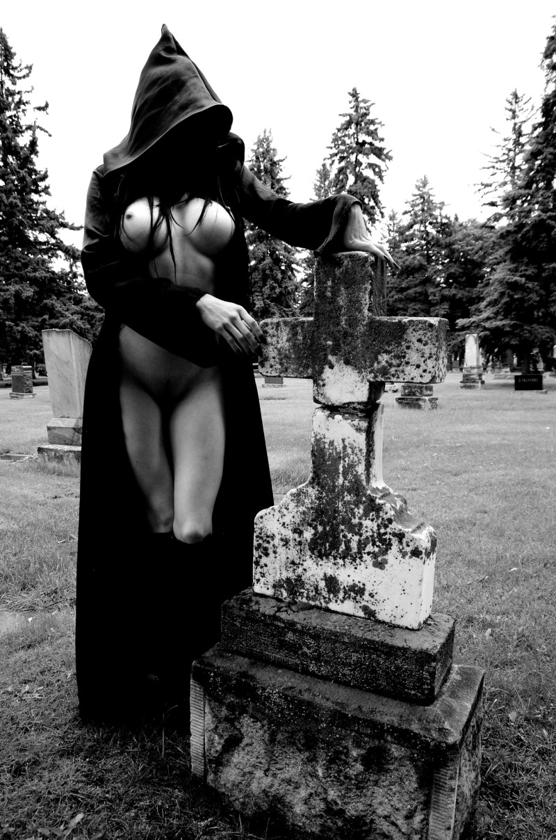 Erotic photo shoot in the cemetery
