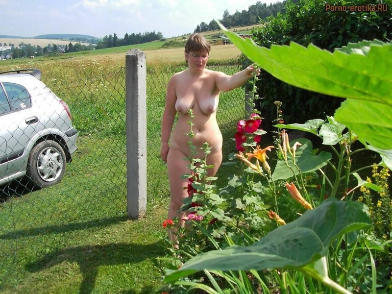 Naked women in the country in the garden