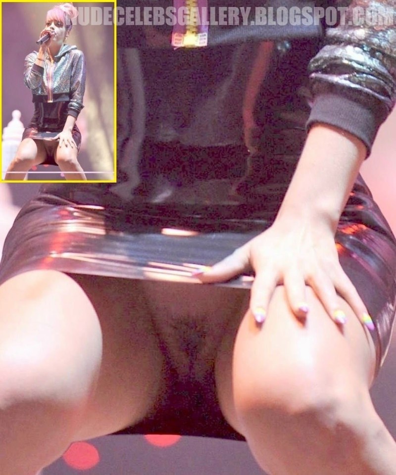 Celebrities without panties