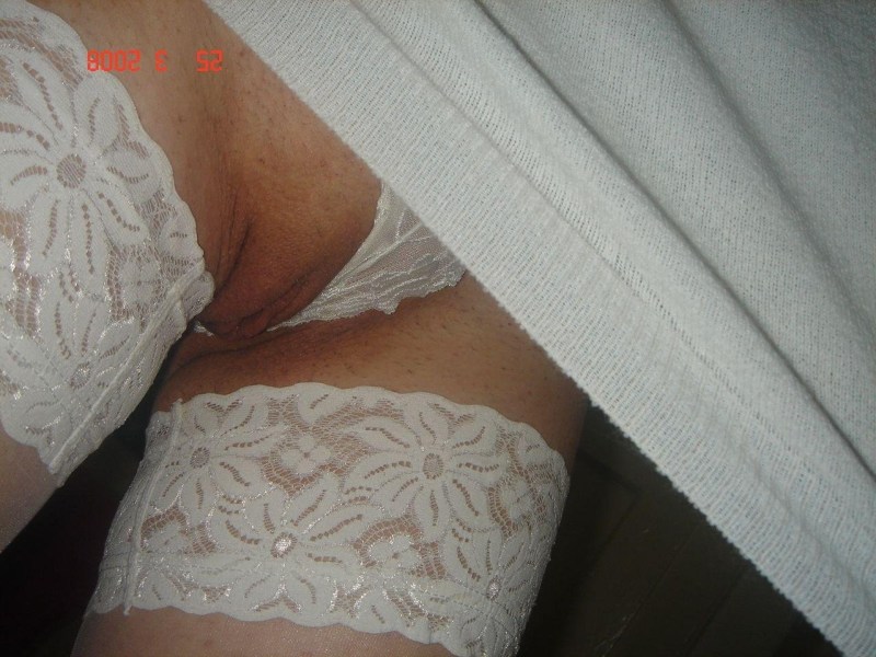 The brides lit their pussies