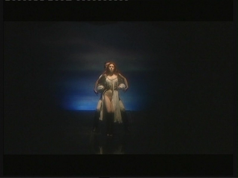 Anna Bolshova in the performance of Juno and Avos