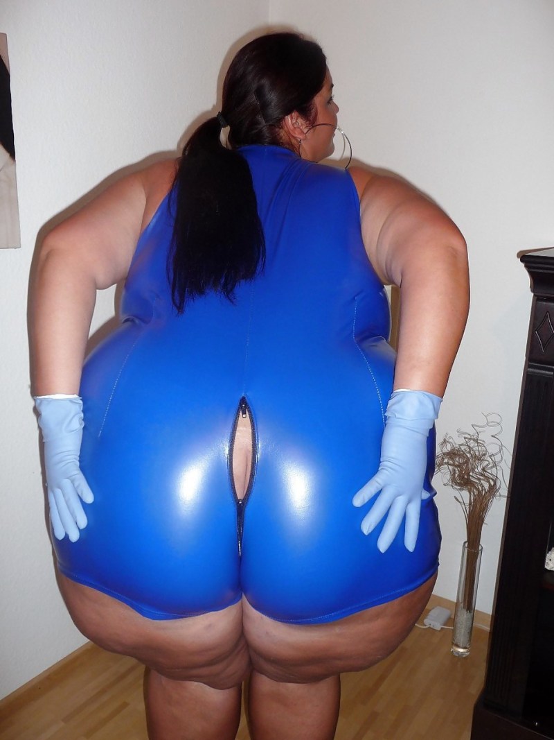 Bbw in latex naked
