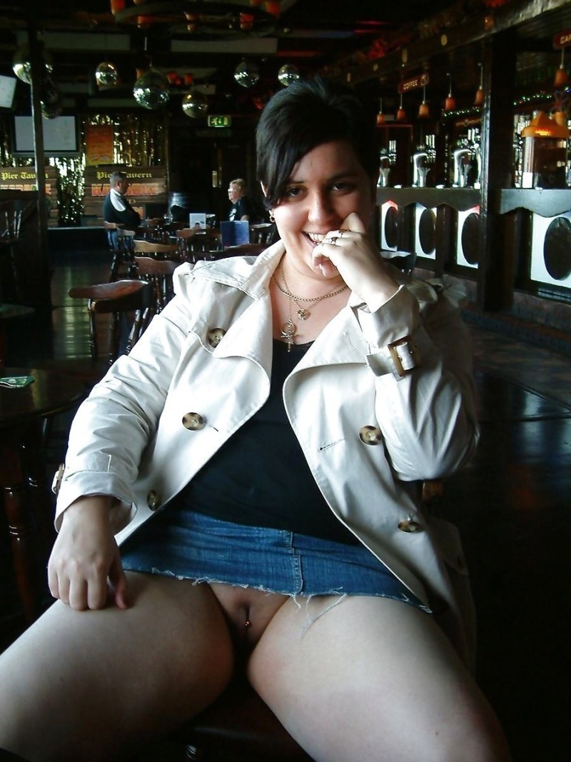 Fat without panties under the skirt