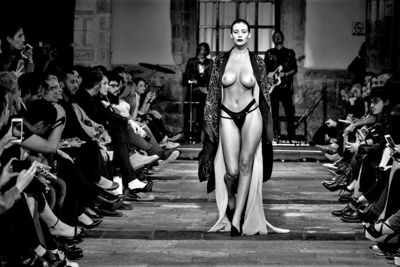 Beauty contest naked defile