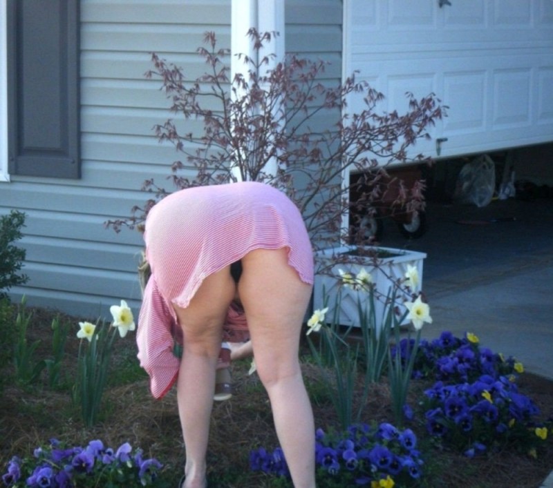 Ladies in. garden. Without. Trusov