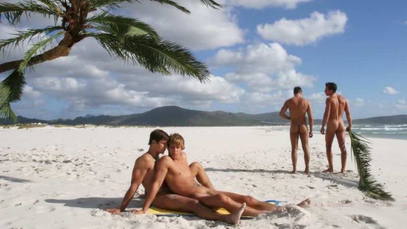 Men on the Nudium beach