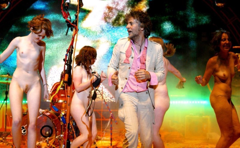 On the stage of the theater without cowards