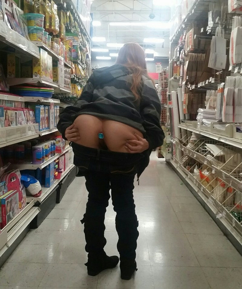 Butt in a store without panties