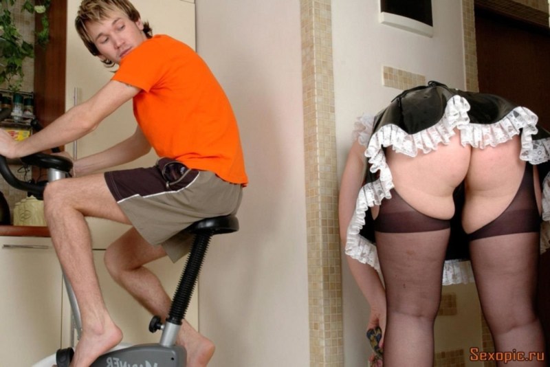 A housekeeper without panties