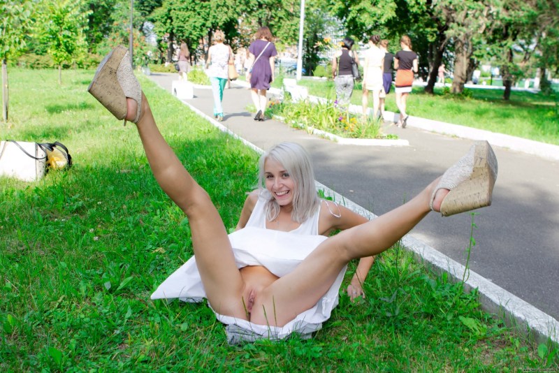 Girls without panties in the park